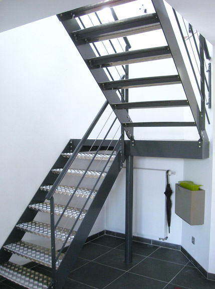 Delvigne ferronnerie fabrication d'escaliers sur mesure à charleroi